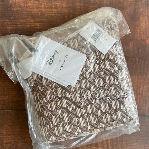 Bundle of Coach Jacquard Disney Wristlet and Kitt Messenger Crossbody Bag - Picture 4 of 5